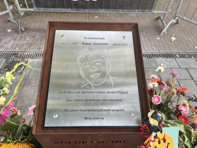 Gedenkteken Guus Janssen onthuld
