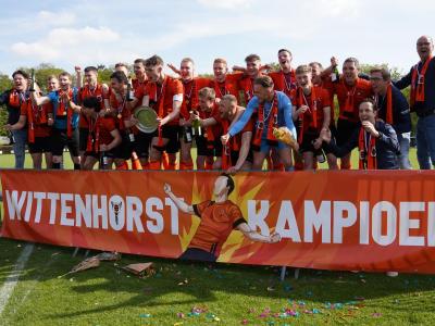 Vreugde en huldiging kampioenswedstrijd Wittenhorst 1