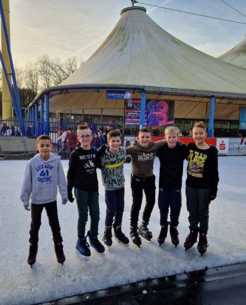 schaatsen-grefrath-wittenhorst-2023-groepsfoto.jpeg