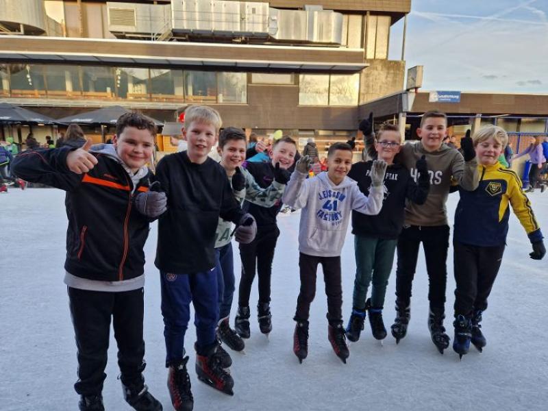 Schaatsen JO12 / JO13 en JO15 te Grefrath
