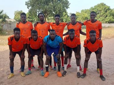 Gambiaanse voetballers in het oranje