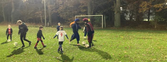 Pieten trainen mee met jeugd Wittenhorst