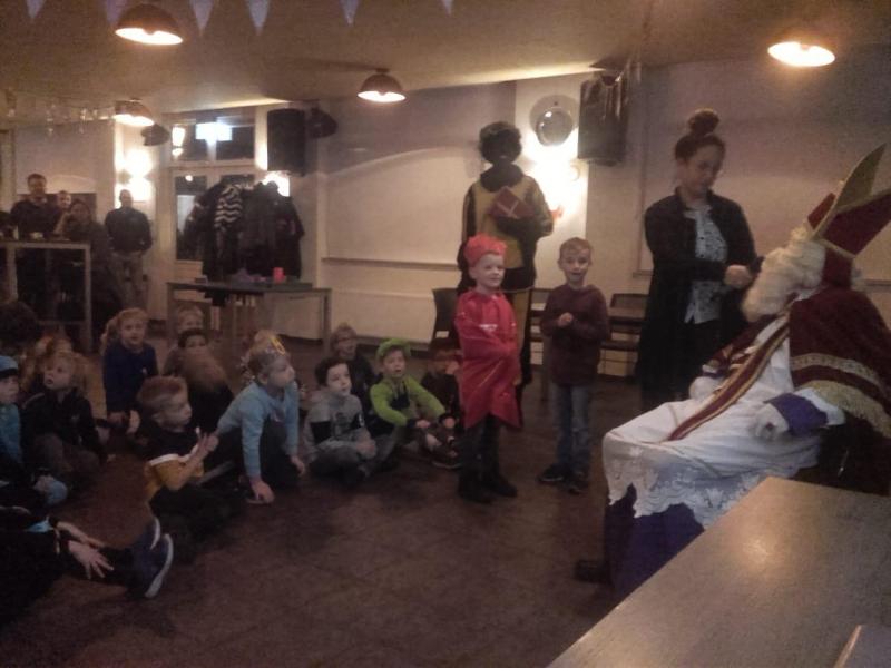 Sinterklaas bezoekt Mini-F teams