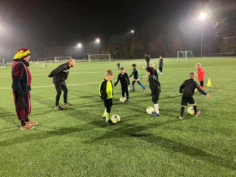 Pieten trainen mee met JO7