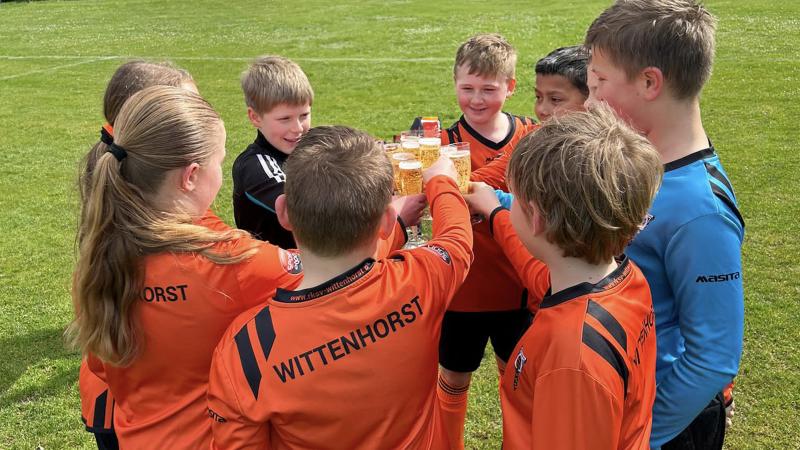jo11-4-kampioen-wittenhorst-teamfoto-proost.jpg