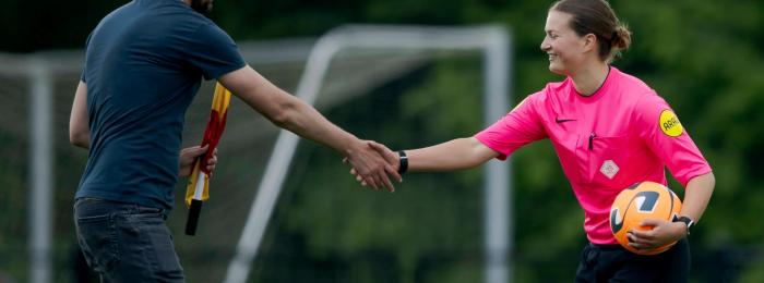 Margo Geurts maakt kans op titel Amateurscheidsrechter van het Jaar