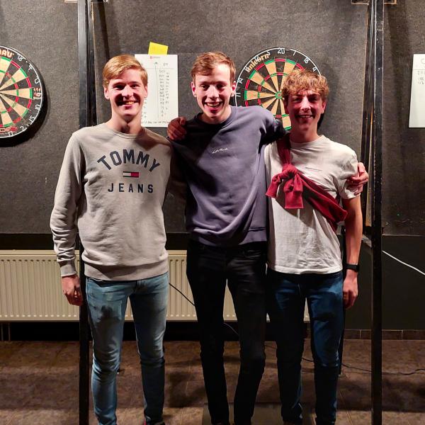 Giel, Gijs en Tim winnen darttoernooi