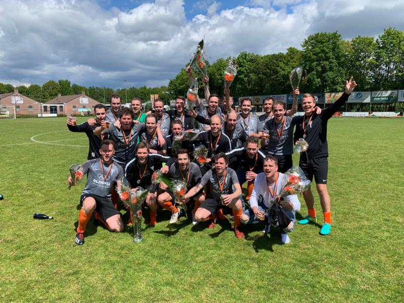 Wittenhorst 4 zet titel glans bij met ruime zege