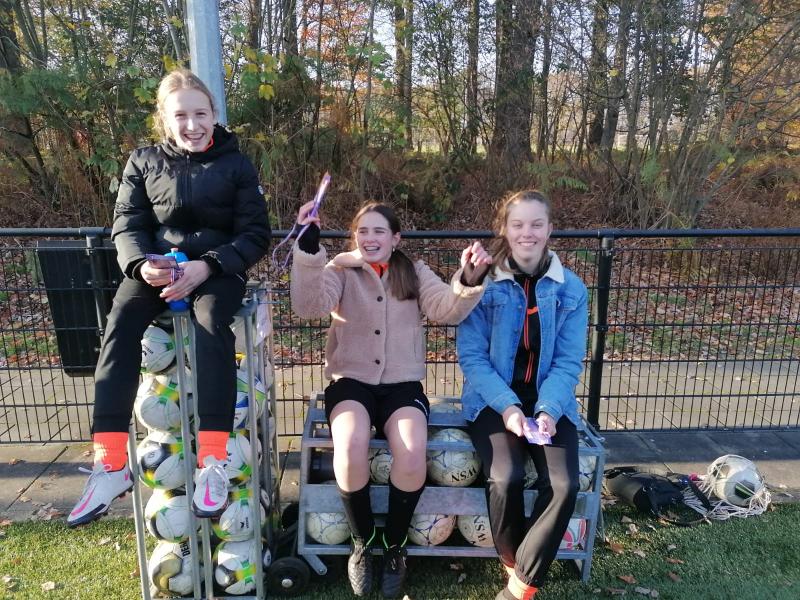 Meiden op podium bij negenkamp