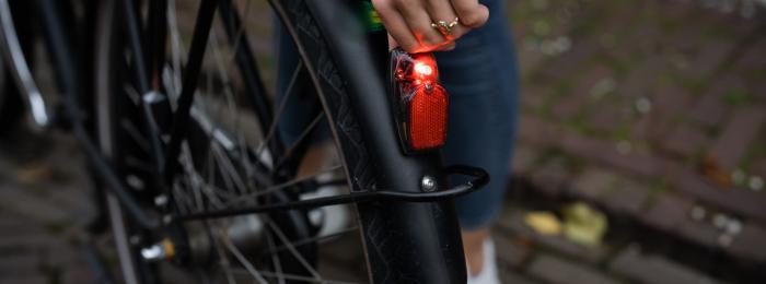 Fietsverlichting aan!