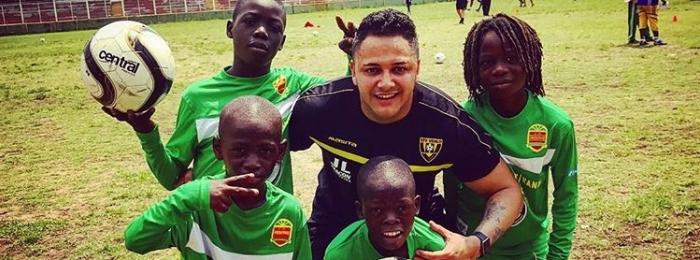 Nieuwe trainer JO17-1: Jerino Lekatompessy